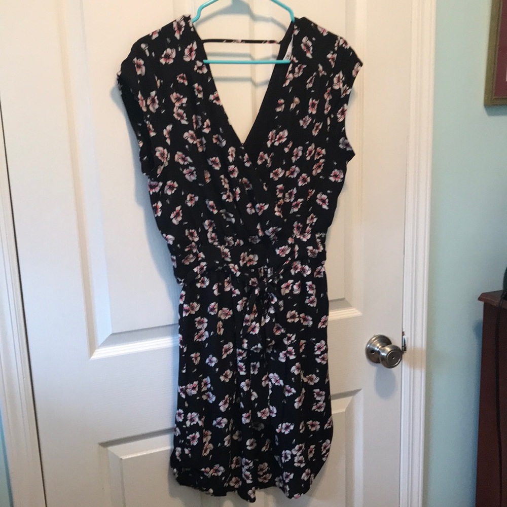 DR2 dress size m, black floral self belt side zip